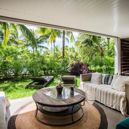 Sunbathed Three Bedroom Apt - Large Pool & Garden